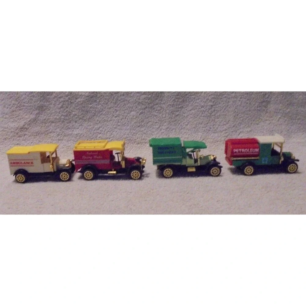 Collectors Set of 4 Classic Trucks 1918, 1912, 1910‎ Tanker Ambulance Delivery